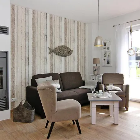 Starboard Semi-detached House, Holiday home